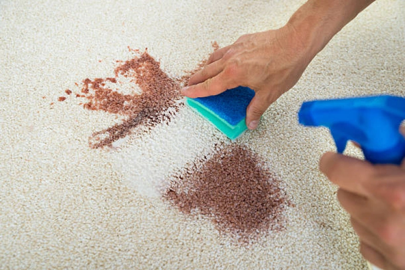 Lavagem de carpetes em lavandaria